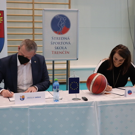 Zväčšiť fotografiu - Špičkové podmienky pre rozvoj talentu vytvorí župná športová škola aj basketbalistom - IMG_4990