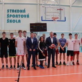 Zväčšiť fotografiu - Špičkové podmienky pre rozvoj talentu vytvorí župná športová škola aj basketbalistom - IMG_5013