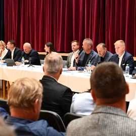 Zväčšiť fotografiu - Spoločne o najväčších potrebách našich samospráv