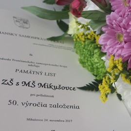 Staré fotografie, kroniky či pôvodné učebné pomôcky boli súčasťou osláv polstoročnice zš v mikušovciach - IMG_9700