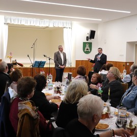 Zväčšiť fotografiu - Starších si uctili v trenčianskych bohuslaviciach, priepasnom aj častkovciach - 17