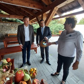 Zväčšiť fotografiu - Starších si uctili v trenčianskych bohuslaviciach, priepasnom aj častkovciach - 19