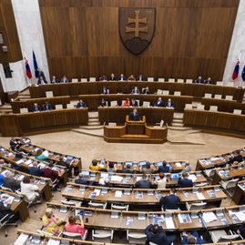 Zväčšiť fotografiu - Štát trestá samosprávy, ktoré mu pomáhali v najťažších časoch - zdroj foto tasr12