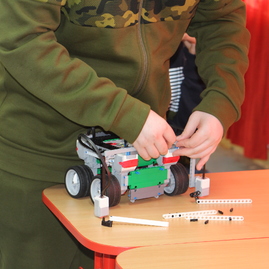 Striebro zo súťaže v 3d modelovaní putovalo do myjavy, začal sa aj trenčiansky robotický deň - IMG_5380
