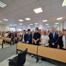 Zväčšiť fotografiu - Študenti vstúpili do ďalšieho akademického roku - 20230925_100548