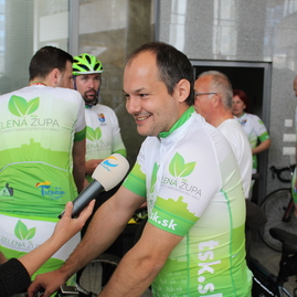 Štvrtý ročník projektu do práce na bicykli otvoril na trenčianskej župe národný cyklokoordinátor, predstavili aj nové cyklodresy zelenej župy - IMG_9465