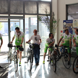 Štvrtý ročník projektu do práce na bicykli otvoril na trenčianskej župe národný cyklokoordinátor, predstavili aj nové cyklodresy zelenej župy - IMG_9473