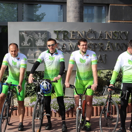 Štvrtý ročník projektu do práce na bicykli otvoril na trenčianskej župe národný cyklokoordinátor, predstavili aj nové cyklodresy zelenej župy - IMG_9489