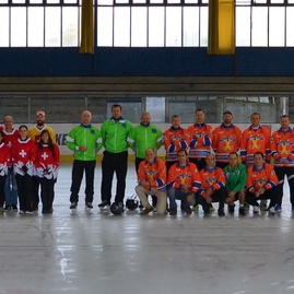 Zväčšiť fotografiu - Štyria trenčianskoteplickí bandy hokejisti si z majstrovstiev sveta v irkutsku priniesli bronz - SpoloÄ nÃ¡ foto ÃºÄ astnÃ_kov turnaja ME r 2017 Nymburk