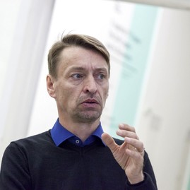 Zväčšiť fotografiu - Symbolický dialóg s bazovským predskokanom otváracieho víkendu