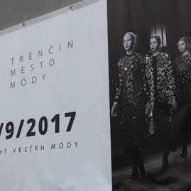 Takmer po 10-ročnej pauze sa do trenčína veľkolepo vrátila medzinárodná výstava trenčín mesto módy, najväčší priestor dostali domáci návrhári - IMG_1215