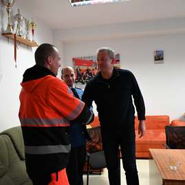 Zväčšiť fotografiu - Tradičná silvestrovská návšteva cestárov a záchranných zložiek na považí - DSC_8021-min
