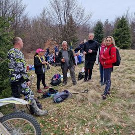 Zväčšiť fotografiu - Tradičný výstup na maguru prilákal ľudí z celého okolia - 20230506_105011
