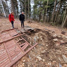 Zväčšiť fotografiu - Tradičný výstup na maguru prilákal ľudí z celého okolia - 20230506_110004