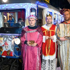 Zväčšiť fotografiu - Traja králi prídu do trenčianskeho kraja električkou