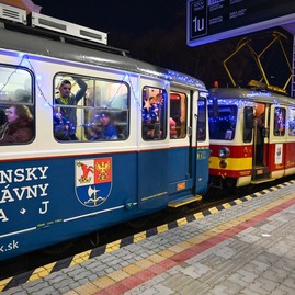 Zväčšiť fotografiu - Traja králi prídu do trenčianskeho kraja električkou