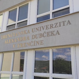 Zväčšiť fotografiu - Trenčianska univerzita ako prvá na slovensku so systémom zdieľanej ekologickej dopravy - IMG_20220809_130552
