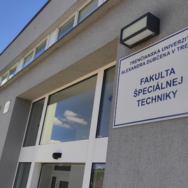 Zväčšiť fotografiu - Trenčianska univerzita ako prvá na slovensku so systémom zdieľanej ekologickej dopravy - IMG_20220809_130619
