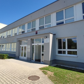 Zväčšiť fotografiu - Trenčianska univerzita ako prvá na slovensku so systémom zdieľanej ekologickej dopravy - IMG_20220809_130712