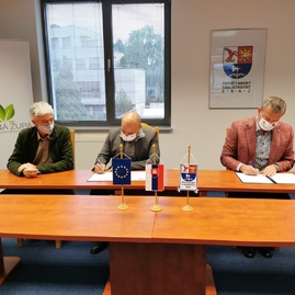 Zväčšiť fotografiu - Trenčianska župa je čoraz viac eko, spolupracuje už aj so včelármi - IMG_20201012_155351