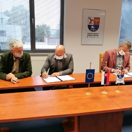 Zväčšiť fotografiu - Trenčianska župa je čoraz viac eko, spolupracuje už aj so včelármi - IMG_20201012_155438