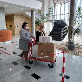 Zväčšiť fotografiu - Trenčianska župa opäť distribuovala ochranné pomôcky - 20210929_092258