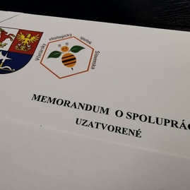 Zväčšiť fotografiu - Trenčianska župa podniká konkrétne kroky k zlepšeniu kvality životného prostredia - podpis memoranda2