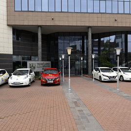 Trenčianska župa pokračuje v rozvoji elektromobility a rozširuje svoj vozový park o šiesty elektromobil - 20191019_TSK_elektromobily_02