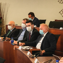 Zväčšiť fotografiu - Trenčianska župa poskytne humanitárnu pomoc tornádom zasiahnutým oblastiam juhomoravského kraja - TSK_zastupiteľstvo_XXX (5 of 17)