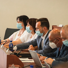 Zväčšiť fotografiu - Trenčianska župa poskytne humanitárnu pomoc tornádom zasiahnutým oblastiam juhomoravského kraja - TSK_zastupiteľstvo_XXX (6 of 17)