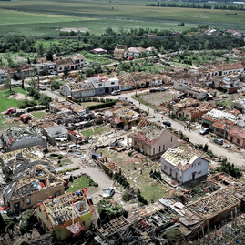 Zväčšiť fotografiu - Trenčianska župa poskytne humanitárnu pomoc tornádom zasiahnutým oblastiam juhomoravského kraja - www.cas.sk