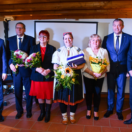 Zväčšiť fotografiu - Trenčianska župa už šiestym rokom hľadá výnimočné osobnosti, čakáme na vaše návrhy! - 16_-_laureati_2019