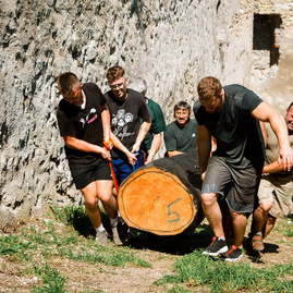 Zväčšiť fotografiu - TSK_TN hrad_stavanie úľov (10)