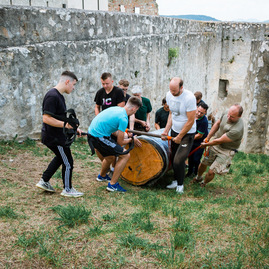 Zväčšiť fotografiu - TSK_TN hrad_stavanie úľov (14)