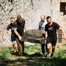 Zväčšiť fotografiu - TSK_TN hrad_stavanie úľov (3)