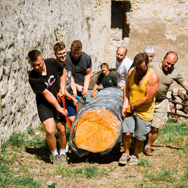 Zväčšiť fotografiu - TSK_TN hrad_stavanie úľov (6)