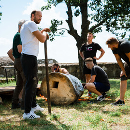 Zväčšiť fotografiu - TSK_TN hrad_stavanie úľov (7)