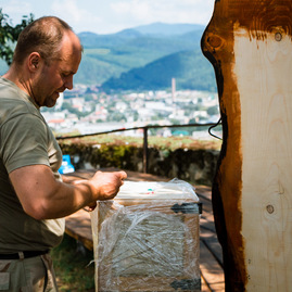 Zväčšiť fotografiu - TSK_TN hrad_stavanie úľov (8)