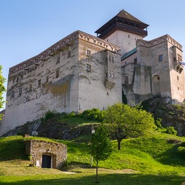 Zväčšiť fotografiu - Trenčiansky hrad privítal už 100 000. návštevníka - 180505-17-17-p1020196-trenciansky-hrad