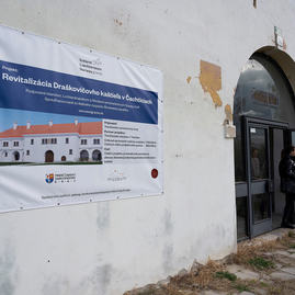 Zväčšiť fotografiu - Trenčiansky hrad v prvom polroku prilákal takmer 53 tisíc návštevníkov - 20220425_CACHTICE_Draskovicov_kastiel_003w