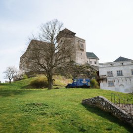Zväčšiť fotografiu - Trenčiansky hrad v prvom polroku prilákal takmer 53 tisíc návštevníkov - TSK_TN_hrad_trebuchet_web__77_
