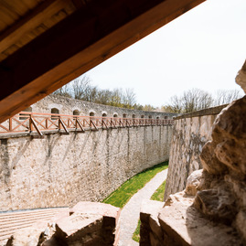 Zväčšiť fotografiu - Trenčiansky hrad v prvom polroku prilákal takmer 53 tisíc návštevníkov - juzak3