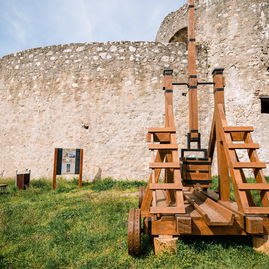 Zväčšiť fotografiu - Trenčiansky hrad v prvom polroku prilákal takmer 53 tisíc návštevníkov - juzak5