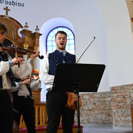 Zväčšiť fotografiu - Trenčiansky kraj podporil folklór, komunitný život aj dobrovoľných hasičov