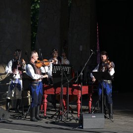 Zväčšiť fotografiu - Trenčiansky kraj podporil folklór, komunitný život aj dobrovoľných hasičov