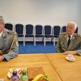 Zväčšiť fotografiu - Trenčiansky župan hostil generálov - 1