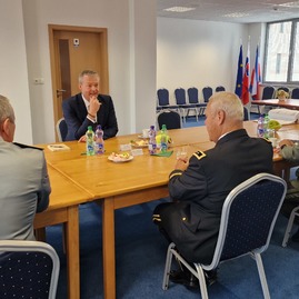 Zväčšiť fotografiu - Trenčiansky župan hostil generálov - 3