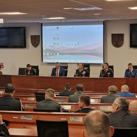Zväčšiť fotografiu - Trenčiansky župan odovzdal defibrilátor ďalšiemu dobrovoľnému hasičskému zboru - 20231208_151917