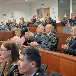 Zväčšiť fotografiu - Trenčiansky župan odovzdal defibrilátor ďalšiemu dobrovoľnému hasičskému zboru - 20231208_152008