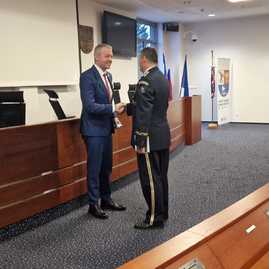 Zväčšiť fotografiu - Trenčiansky župan odovzdal defibrilátor ďalšiemu dobrovoľnému hasičskému zboru - IMG-20231208-WA0009